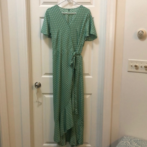 Dresses & Skirts - Lovely Wrap Dress